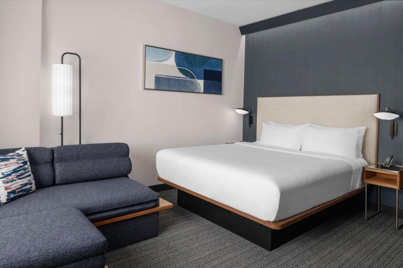 Courtyard By Marriott Calgary Downtown Hotel Екстериор снимка